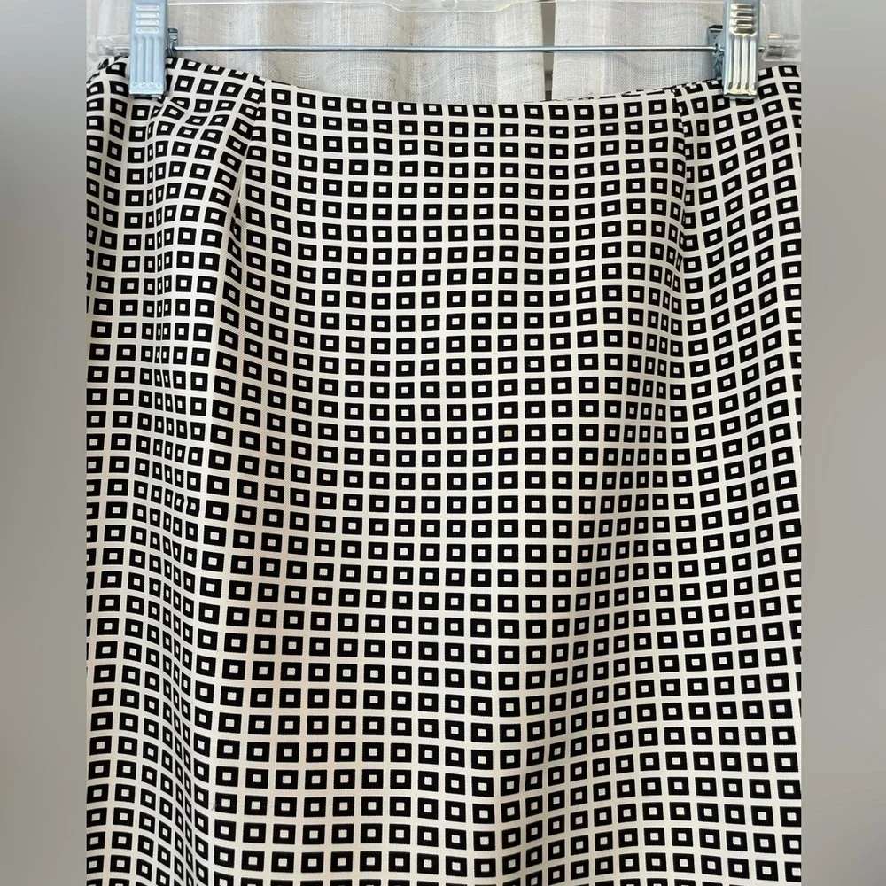 Ann Taylor 100% silk fully lined mini skirt size 6
